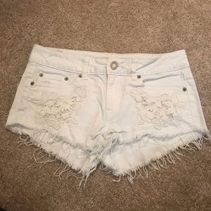 American Eagle white shorts